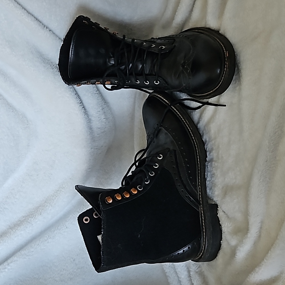 Black Woolrich boots size 9.5 Men